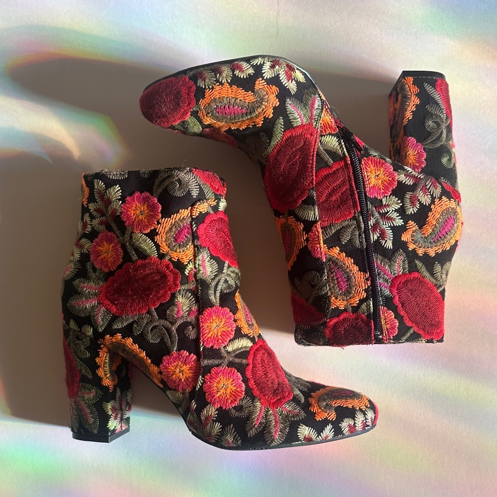 MIA Floral Embroidered Ankle Boots size 8.5 - Picture 2 of 6